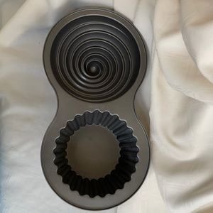 Wilton Giant “Cupcake” Cake Pan